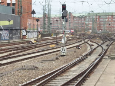 Graffiti Bombing in Hamburg hbf - Photo by Pentabarf - hamburg, hbf (2018)
