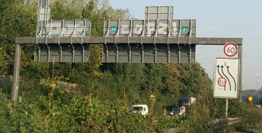 Graffiti Bombing - Photo by Pentabarf - A3, copz