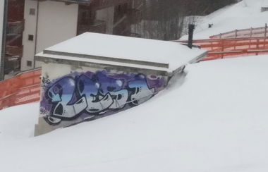 Graffiti Wall in Schweiz - Photo by Pentabarf - lesi