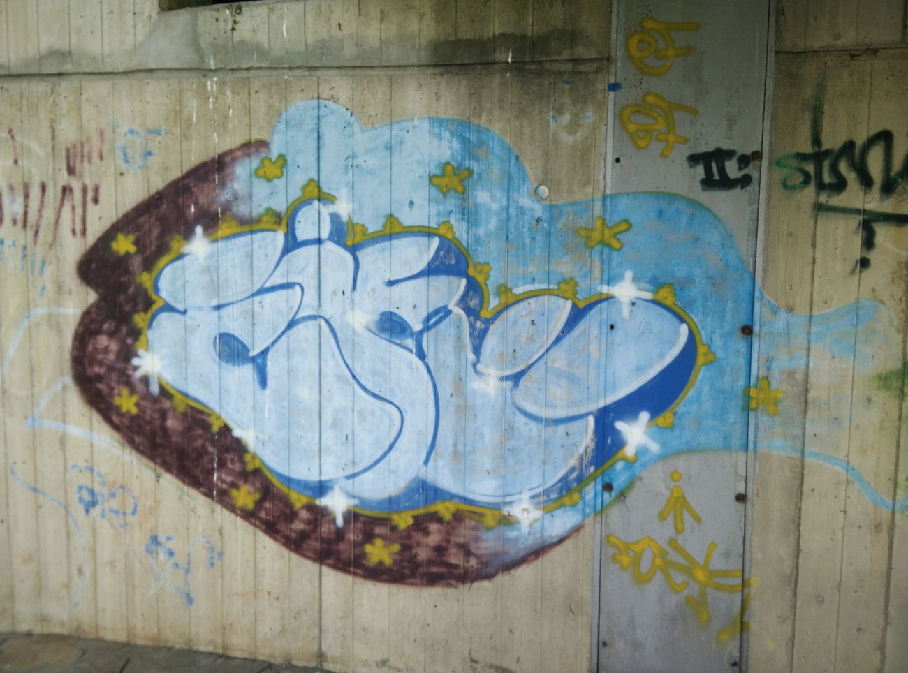 Graffiti Bombing in Deutschland - Photo by Pentabarf - A1, eifel, mechernich