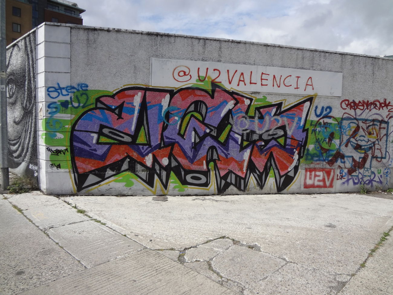 Graffiti Wall in Dublin - Photo by Pentabarf - irland, ireland, dublin