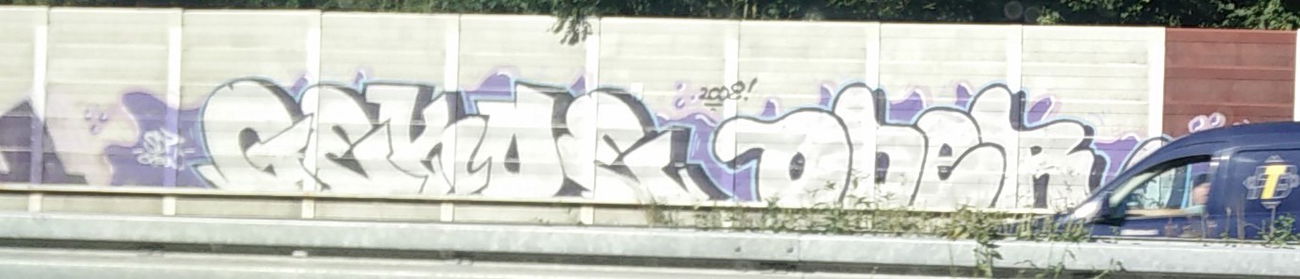 Graffiti Bombing in Essen - Photo by Pentabarf - A3, gekoe, oder (2008)