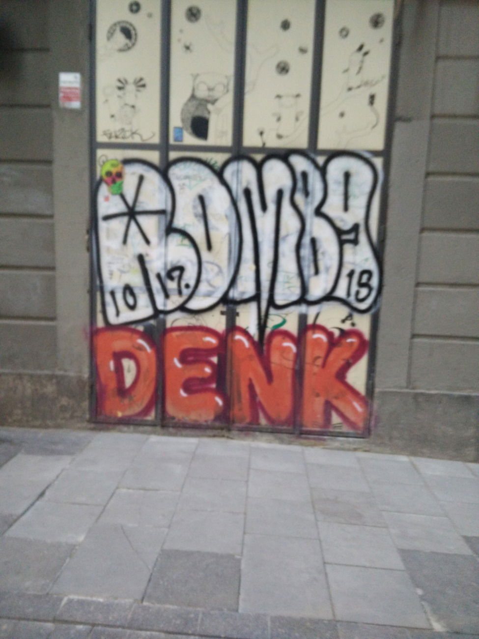 Graffiti Bombing in Barcelona - Photo by Pentabarf - barcelona, spain, spanien (2015)