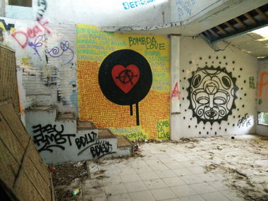 Graffiti Wall in Indonesia - Photo by Pentabarf - indonesia, indonesien, ubud