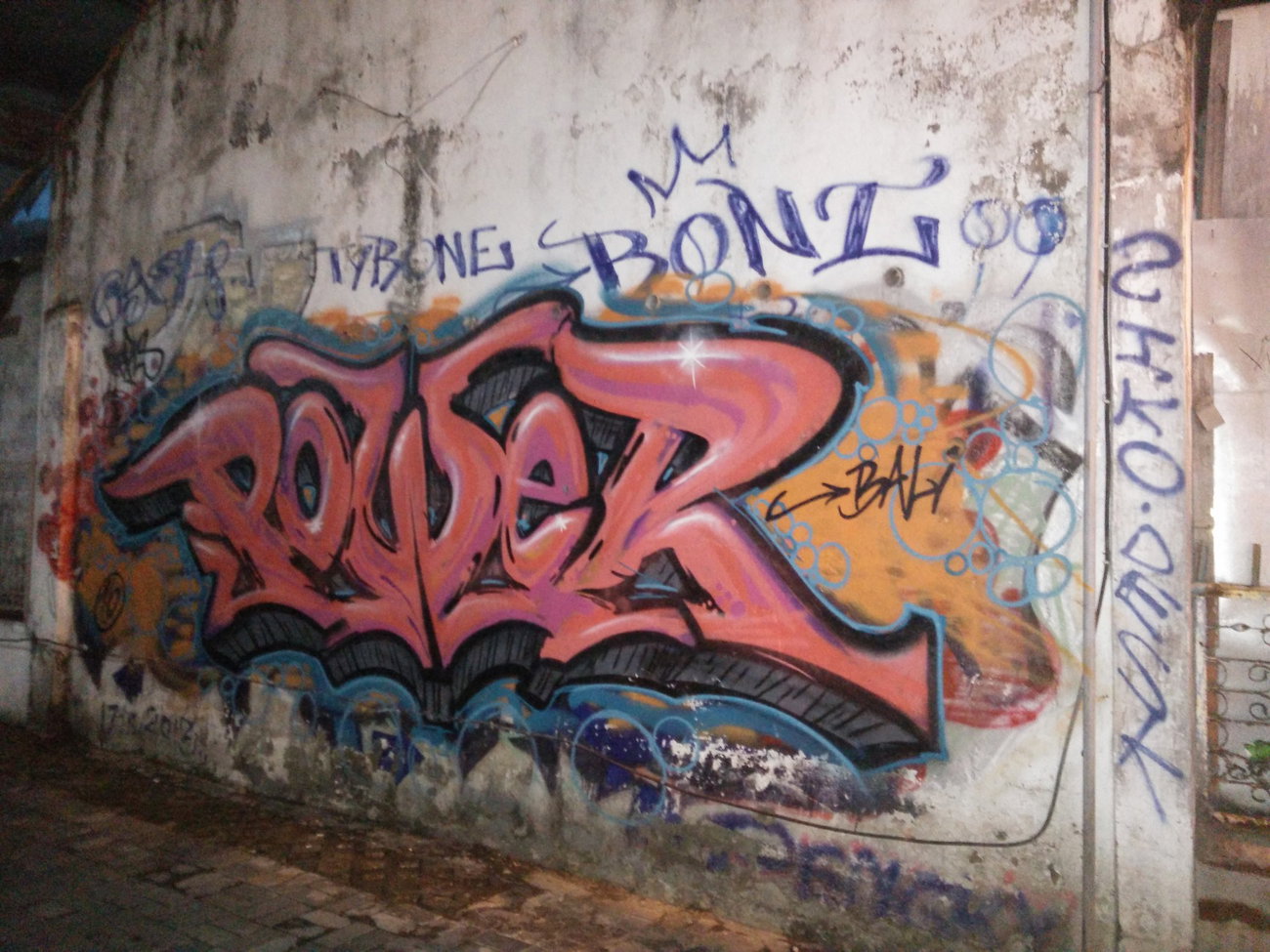 Graffiti in Kutabali - Photo by Pentabarf - indonesia, indonesien, kutabali