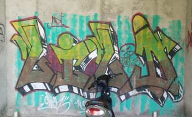 Graffiti Wall in Indonesia - Photo by Pentabarf - indonesia, indonesien, lombok