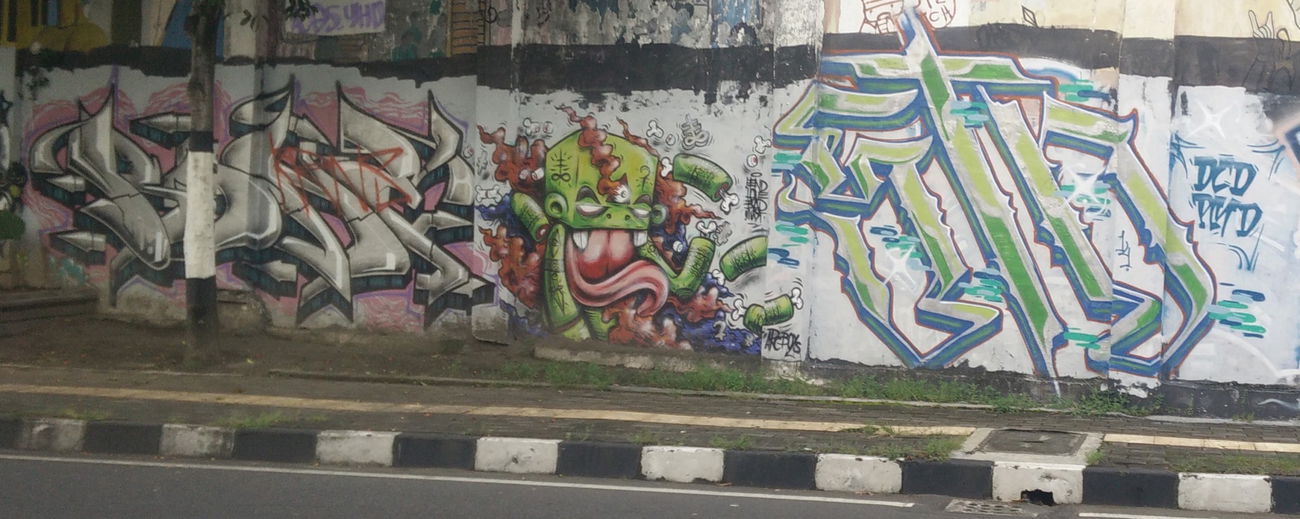 Graffiti Wall in Indonesia - Photo by Pentabarf - indonesia, indonesien, yogyakarta
