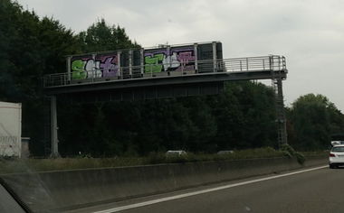Graffiti Bombing in Köln - Photo by Pentabarf - A4, cgn, cologne