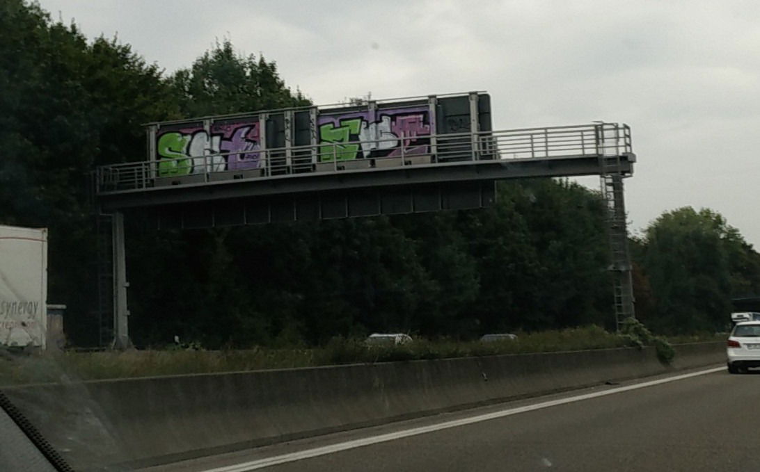 Graffiti Bombing in Köln - Photo by Pentabarf - A4, cgn, cologne
