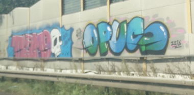 Graffiti Bombing in Deutschland - Photo by Pentabarf - A1, cgn, cologne (2016)