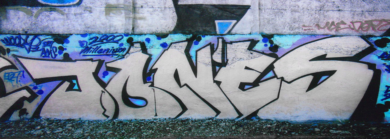 Graffiti Wall - Photo by Perry - Woody, Graffiti, Paris (2000)