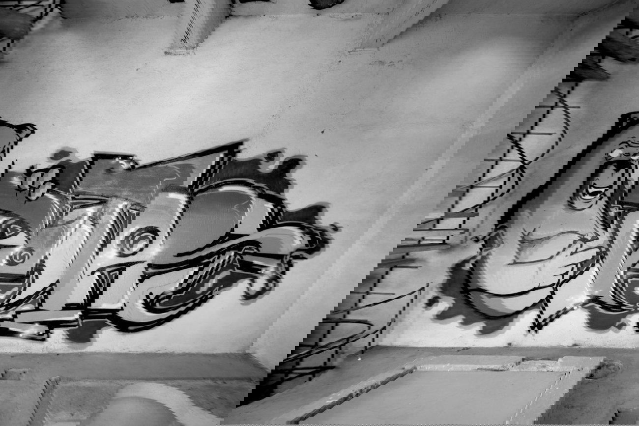 Graffiti Wall - Photo by Petas - petas, bar