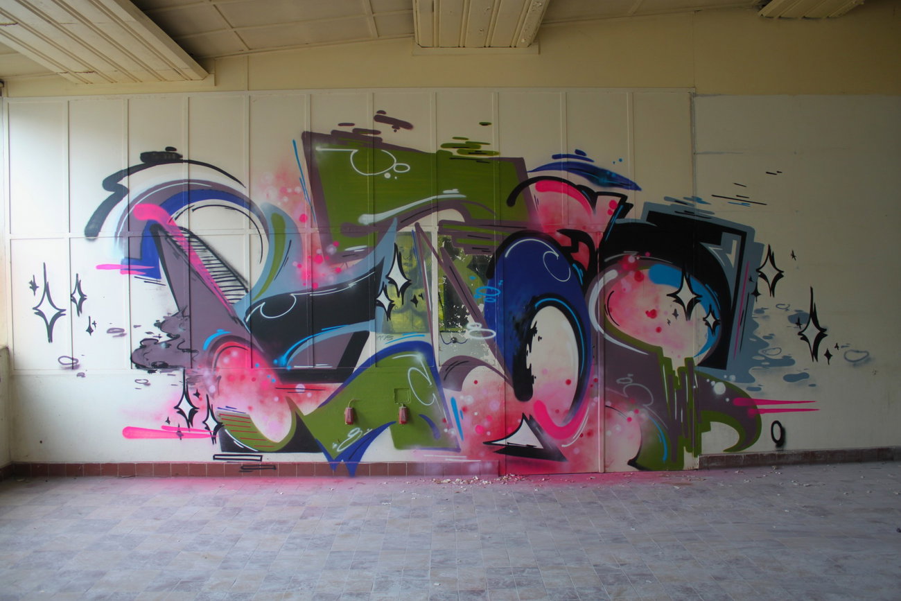 Graffiti Wall - Photo by Petas - Petas