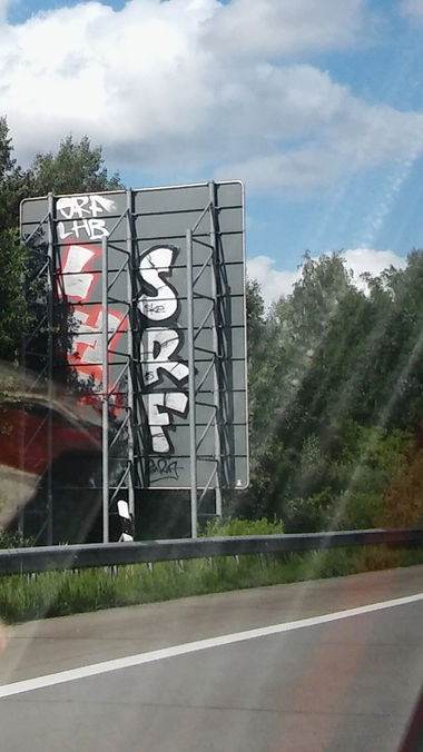 Graffiti Wall - Photo by PeterPetersen - srf, lhb