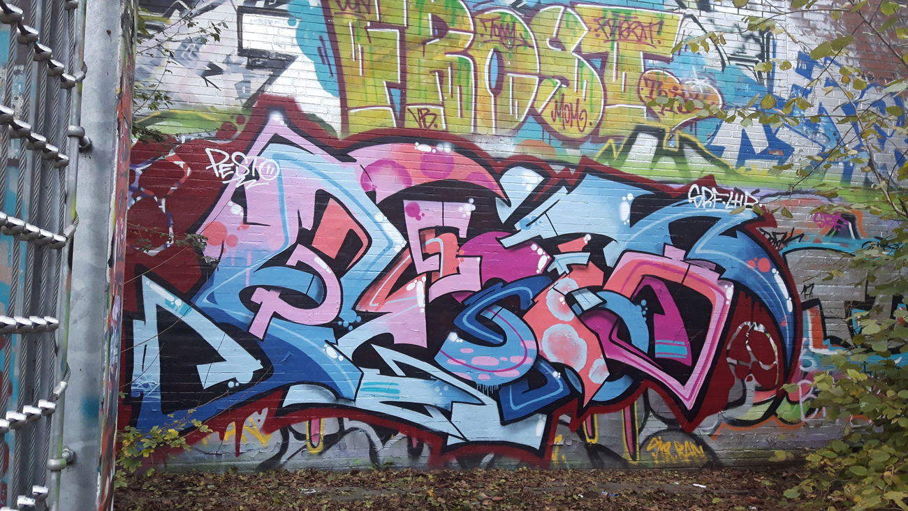Graffiti Wall - Photo by PeterPetersen - srf, pesto