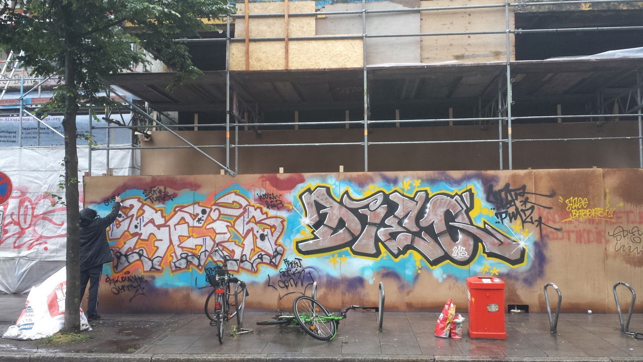 Graffiti Wall - Photo by PeterPetersen - seis, dieq, srf