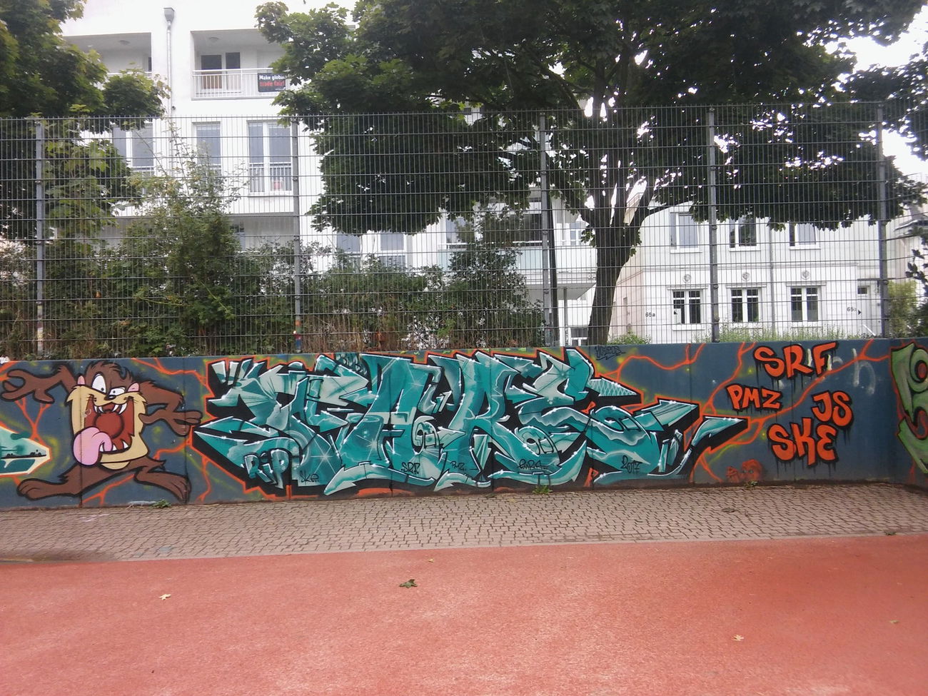Graffiti Wall - Photo by PeterPetersen - fare, srf