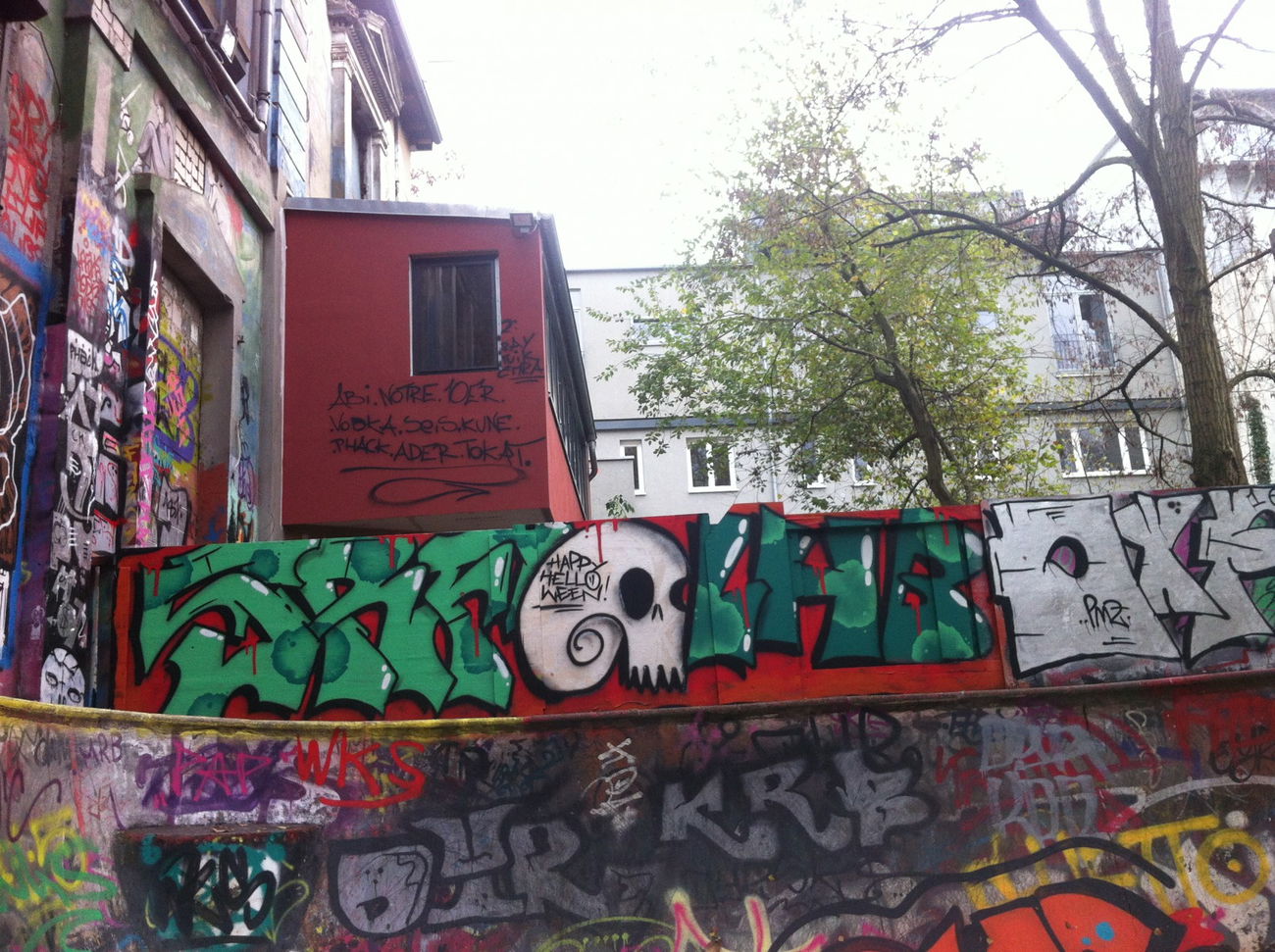 Graffiti Wall - Photo by PeterPetersen - srf, lhb