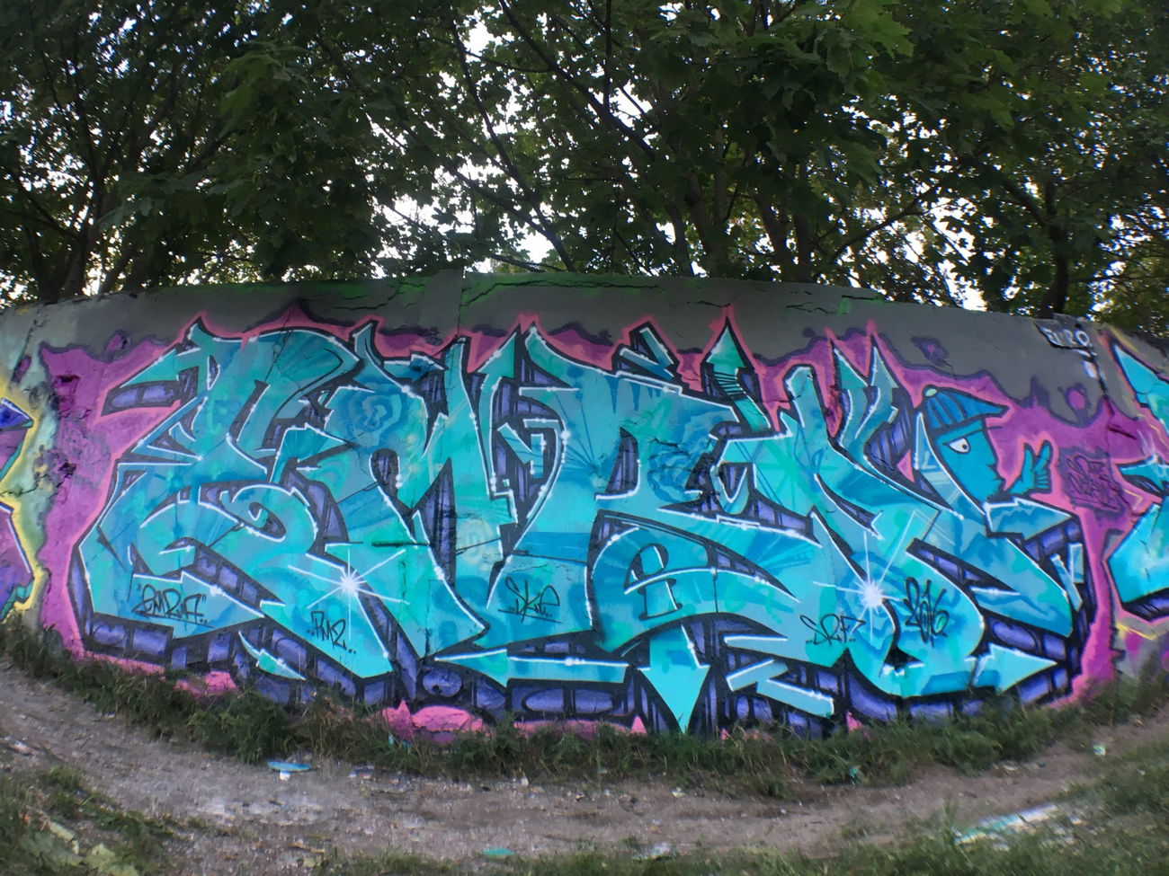 Graffiti Wall - Photo by PeterPetersen - emra, srf