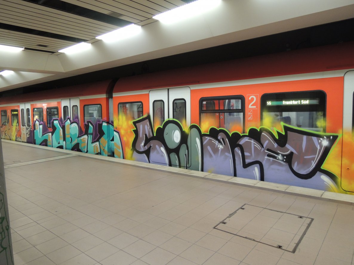 Graffiti Train - Photo by PeterSchechter - frankfurt