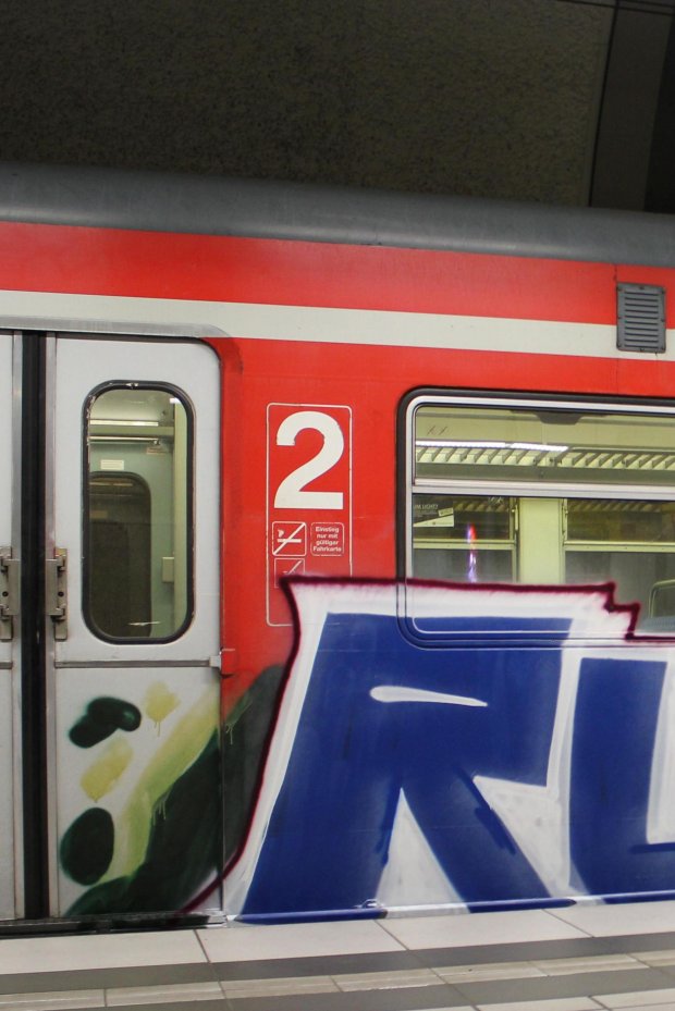 Graffiti Train - Photo by PeterSchechter - Frankfurt