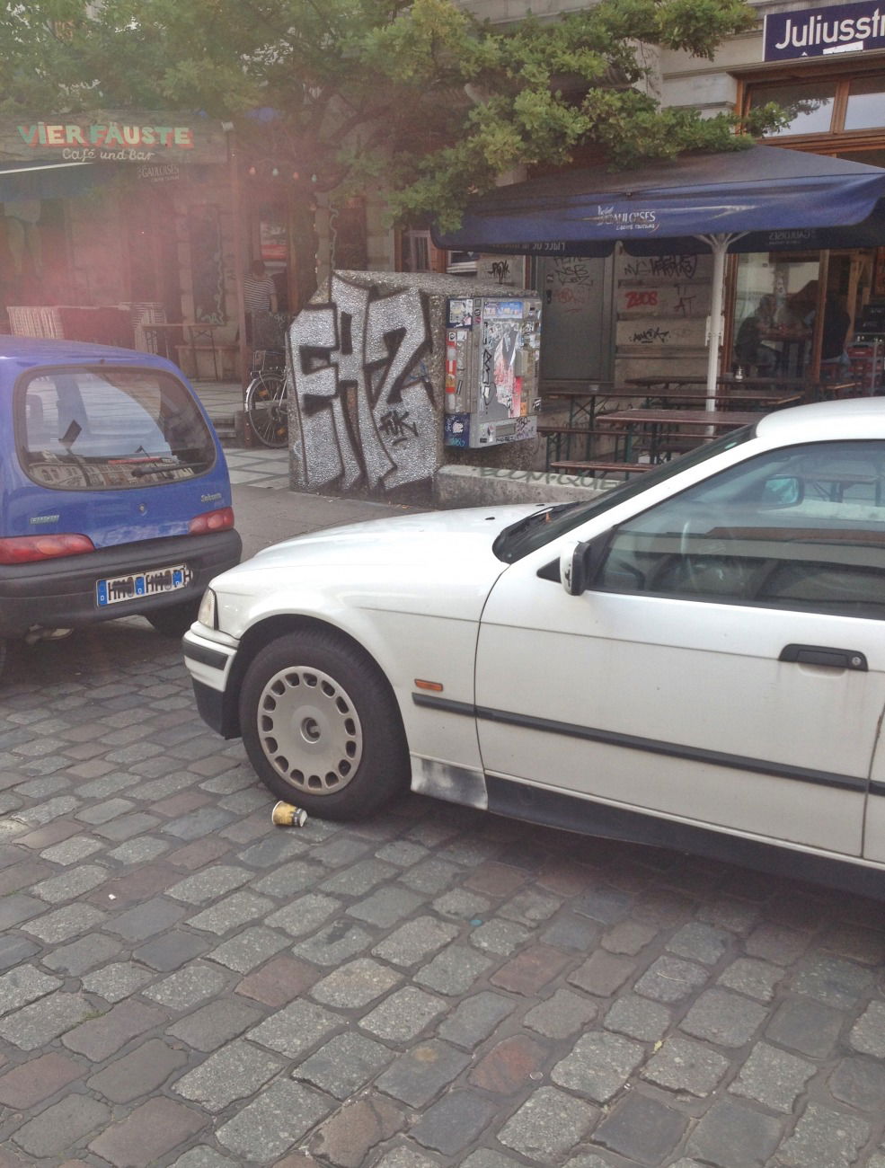 Graffiti Bombing in Hamburg - Photo by Peterock - Eaz, Fuk