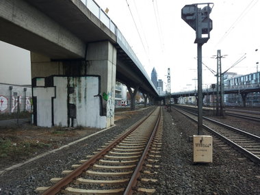 Graffiti Bombing - Photo by PetreUhlman - Ir, Crew, Frankfurt (2013)