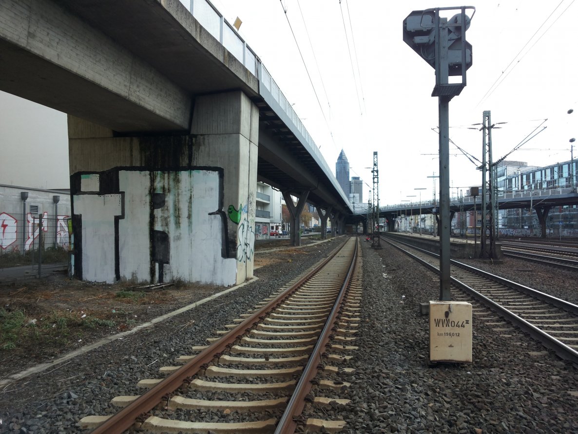 Graffiti Bombing - Photo by PetreUhlman - Ir, Crew, Frankfurt (2013)
