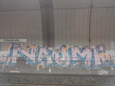 Graffiti Bombing - Photo by PetreUhlman - Naomi, Korea, Dzb