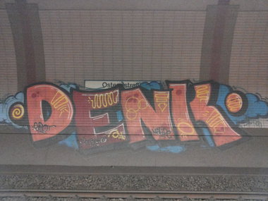 Graffiti Bombing - Photo by PetreUhlman - Denk, Spot, Stereo