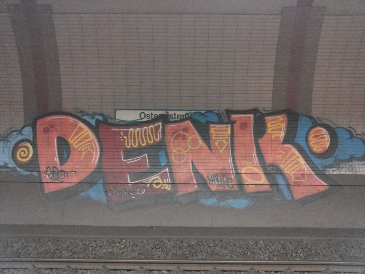 Graffiti Bombing - Photo by PetreUhlman - Denk, Spot, Stereo