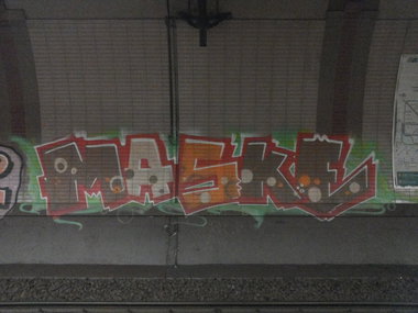 Graffiti Bombing - Photo by PetreUhlman - Maske, Gifs, Frankfurt