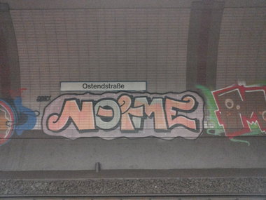 Graffiti Bombing - Photo by PetreUhlman - Notme, 2010, Ostendstraße (2013)