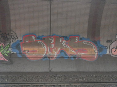 Graffiti Bombing - Photo by PetreUhlman - Beks, Gifs, 2013 (2013)
