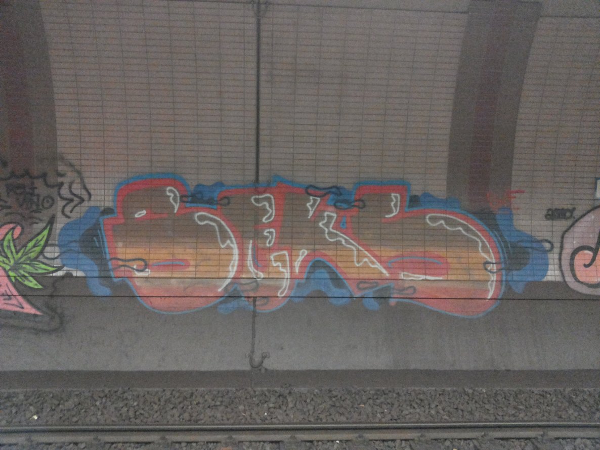 Graffiti Bombing - Photo by PetreUhlman - Beks, Gifs, 2013 (2013)