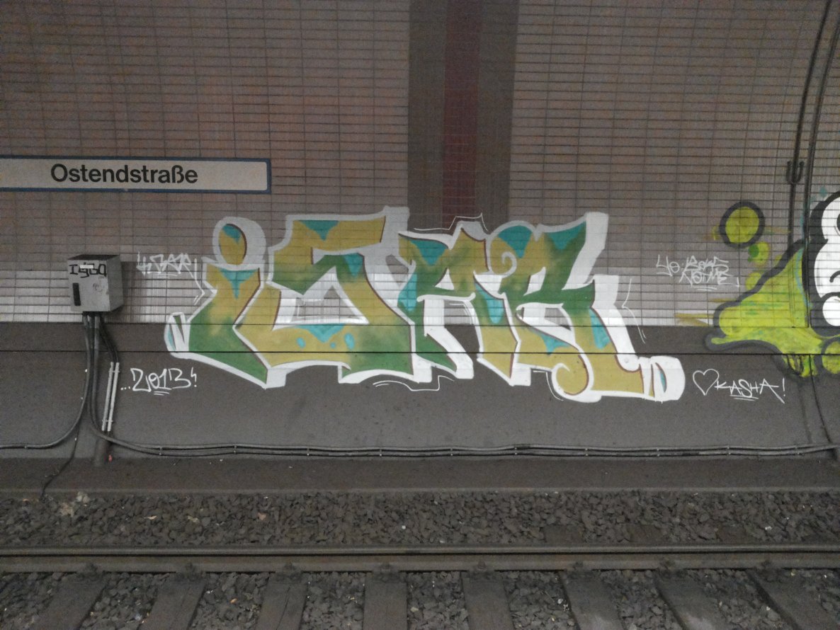Graffiti Bombing - Photo by PetreUhlman - Isar, 2013, Ostendstraße (2013)