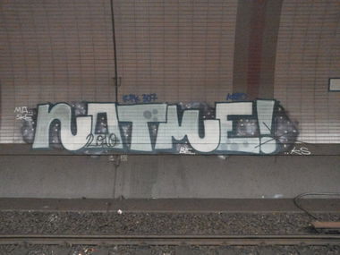 Graffiti Bombing - Photo by PetreUhlman - Notme, 2010, Maske (2013)