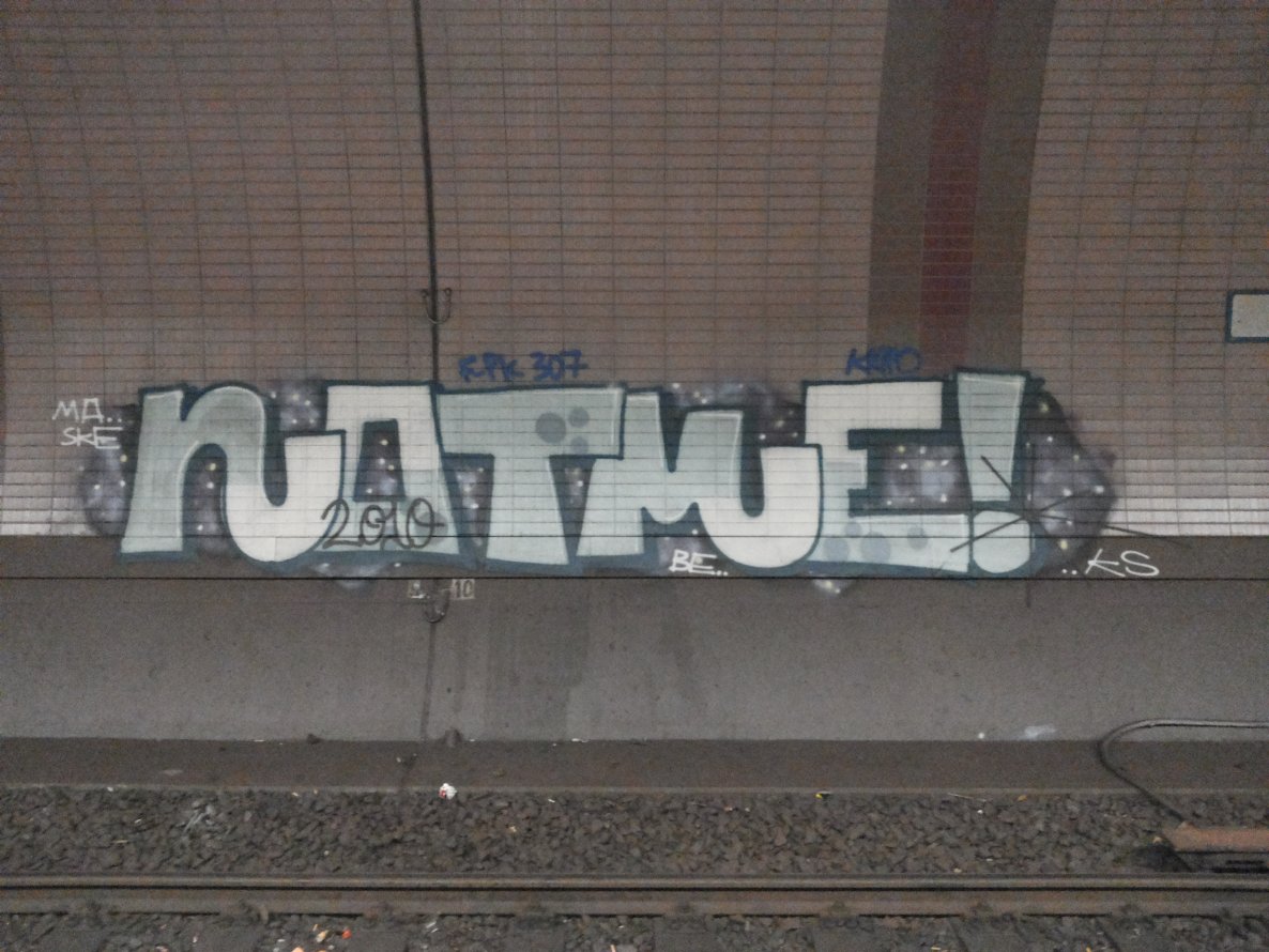 Graffiti Bombing - Photo by PetreUhlman - Notme, 2010, Maske (2013)