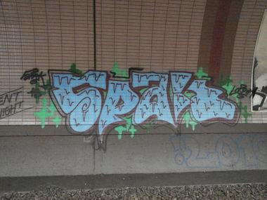 Graffiti Bombing - Photo by PetreUhlman - Spak, Loopin, 2013 (2013)