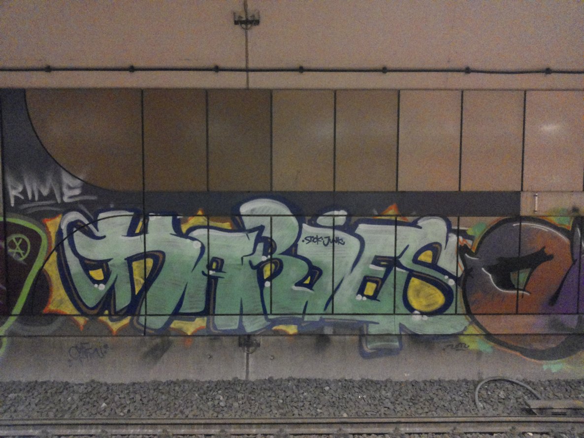 Graffiti Bombing - Photo by PetreUhlman - Karies, Sick, Junks