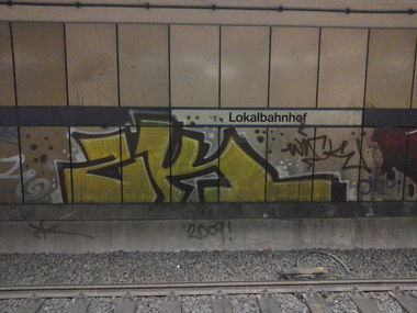 Graffiti Bombing - Photo by PetreUhlman - Zk, Lokalbahnhof, wick (2009)