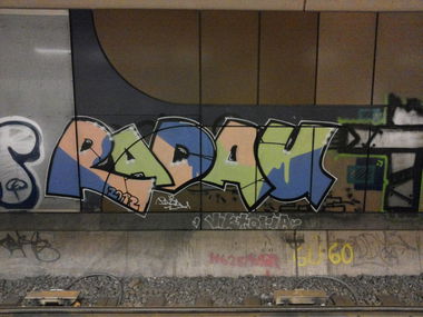 Graffiti Bombing - Photo by PetreUhlman - Radau, Frankfurt, 2012 (2012)