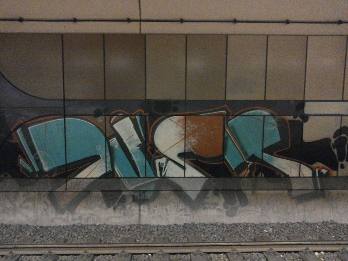 Graffiti Bombing - Photo by PetreUhlman - Just, Frankfurt