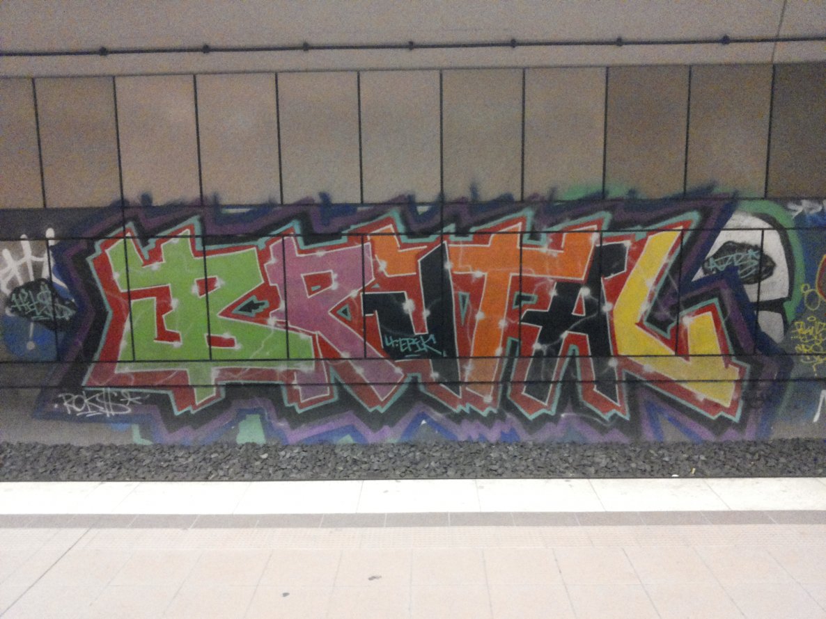 Graffiti Bombing - Photo by PetreUhlman - Brutal, Roks, Hits
