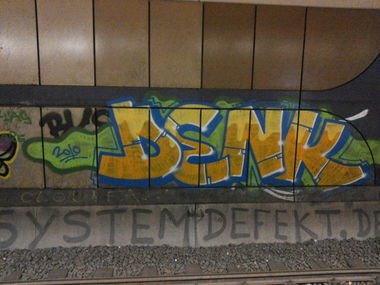 Graffiti Bombing - Photo by PetreUhlman - Denk, 2010, Frankfurt (2010)