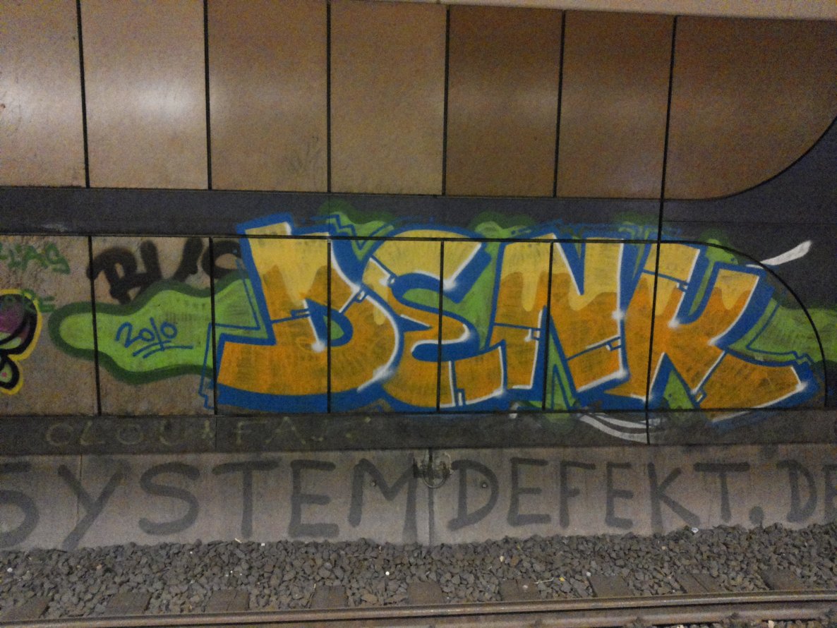 Graffiti Bombing - Photo by PetreUhlman - Denk, 2010, Frankfurt (2010)