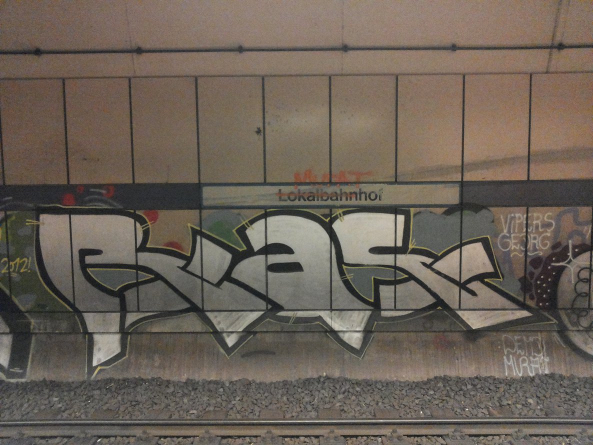 Graffiti Bombing - Photo by PetreUhlman - Rias, 2012, Ir