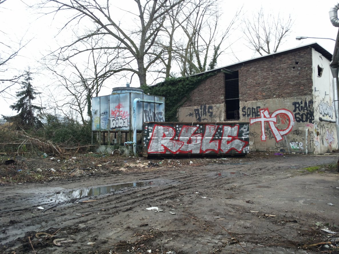 Graffiti Bombing - Photo by PetreUhlman - Rule, Rias, Sore