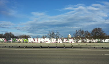 Graffiti Bombing - Photo by PetreUhlman - Nwh, Rias, Brik