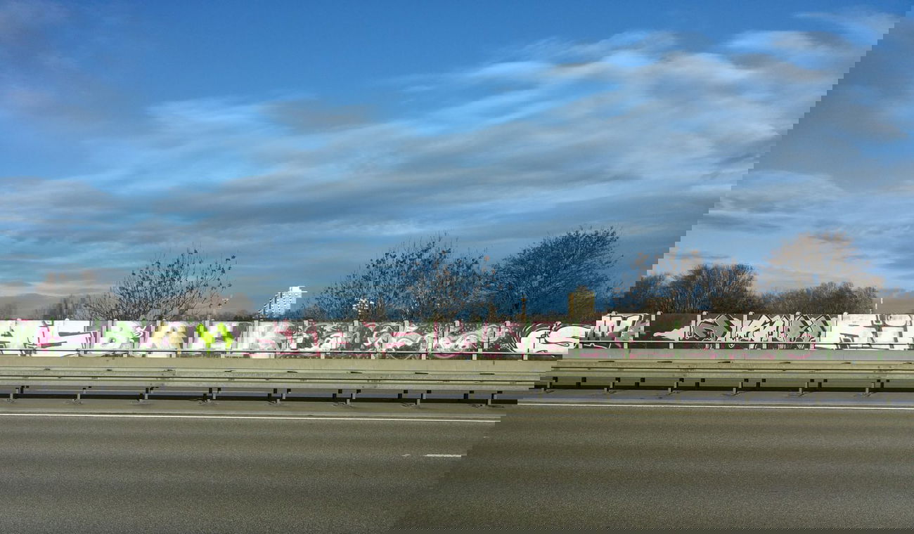 Graffiti Bombing - Photo by PetreUhlman - Nwh, Rias, Brik